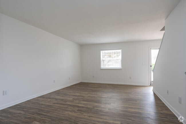 1BR, 1.5BA - 750SF Townhome - Living Area - Canterbury Woods