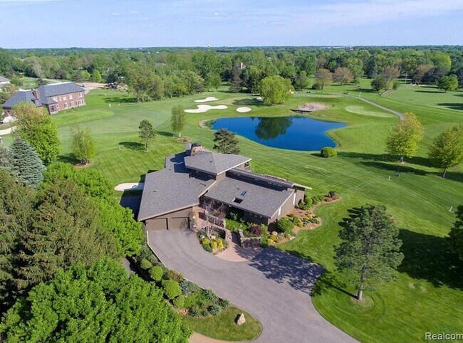 Building Photo - 2871 Fairway Dr