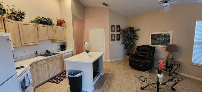 Building Photo - 9941 Perfect Dr