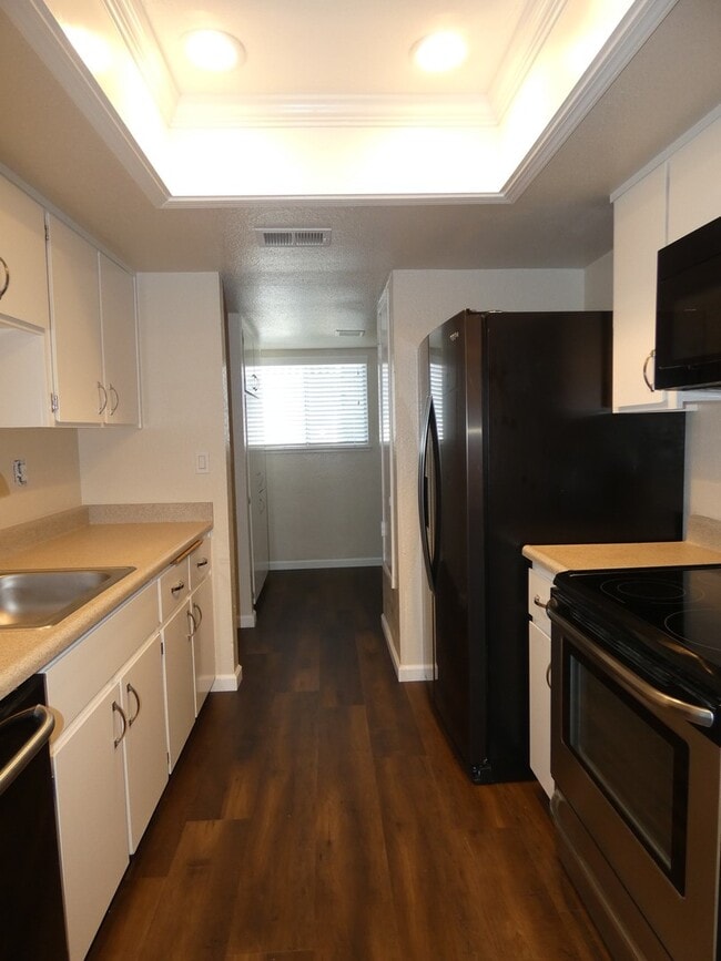 Foto del edificio - Townhouse Located Near School, Parks, Freeway Access!