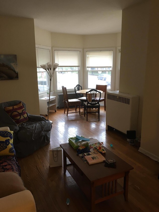 Primary Photo - 1745 Orrington Ave