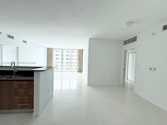 Foto del edificio - 335 S Biscayne Blvd