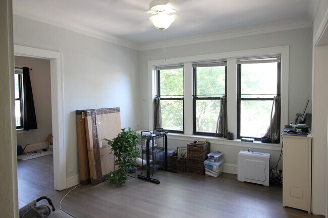 Building Photo - 3058 N Honore St