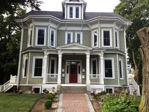 Building Photo - 11 Sparhawk St