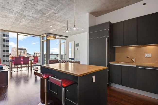 Foto del edificio - 600 N Fairbanks Ct