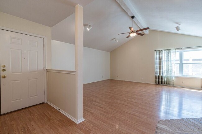 Building Photo - 6115 Bainbridge