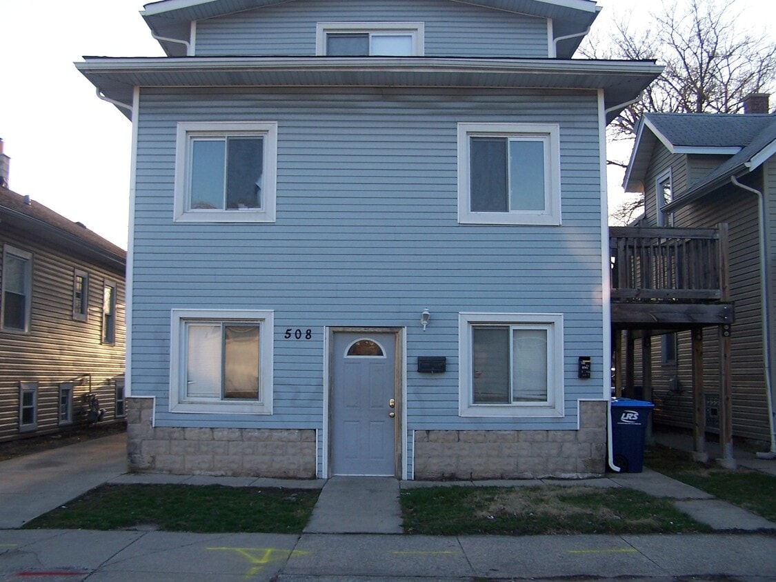508 S 9th Ave Unit 2, Maywood, IL 60153 Condo for Rent in Maywood, IL