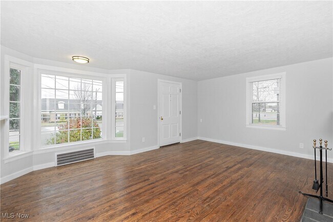 Foto del edificio - 6466 Wilson Mills Rd