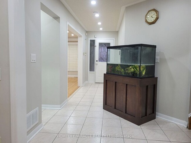 Building Photo - 20 Bowsfield Dr