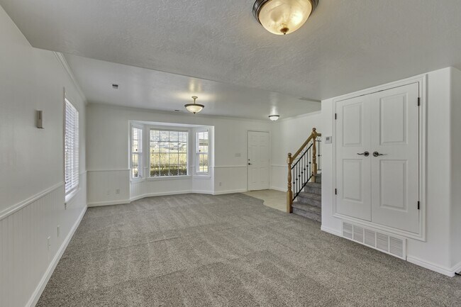 Building Photo - 816 N 175 E