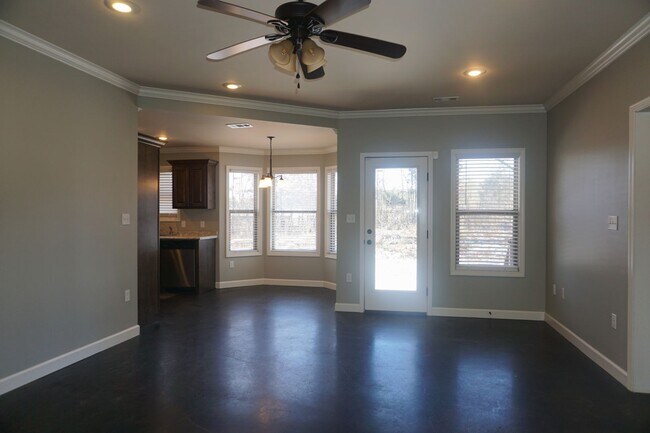 Foto del edificio - 4 Bed 2 Bath