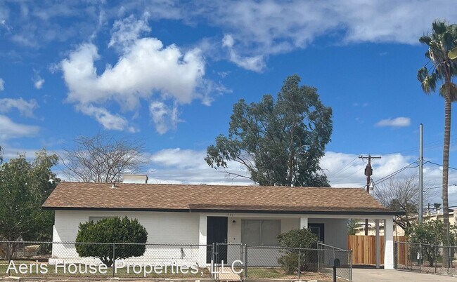 Foto del edificio - 2 br, 1.5 bath House - 601 N Brown Ave