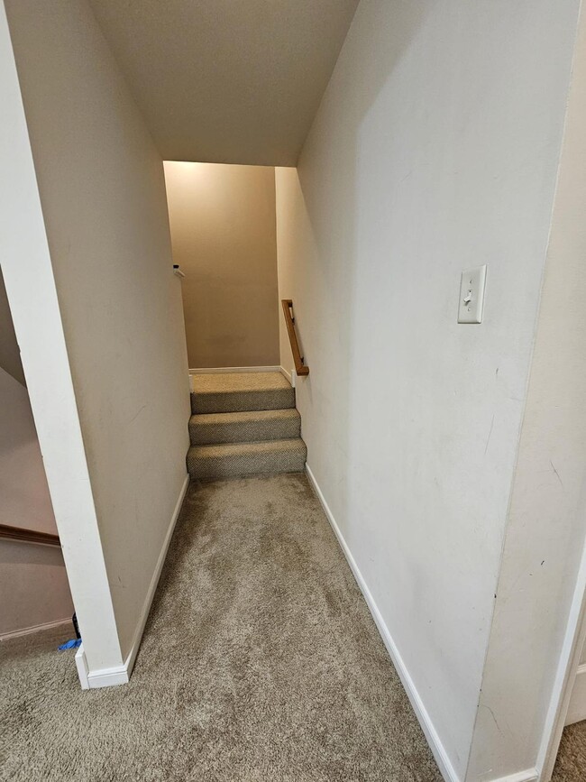 Building Photo - 1300 Lomond Dr