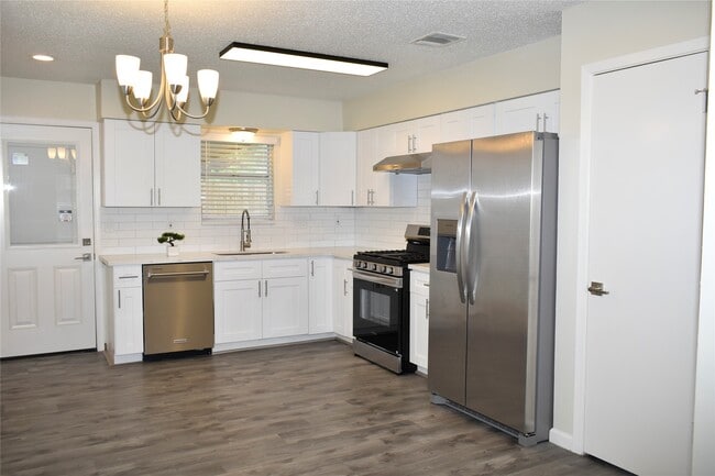 Building Photo - 2511 Maple Tree Ct