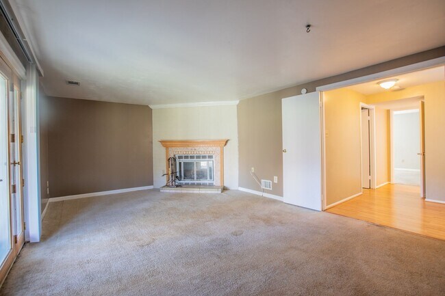 Foto del edificio - Gorgeous 4 BR/3.5 BA EOG Towhome in Columbia!