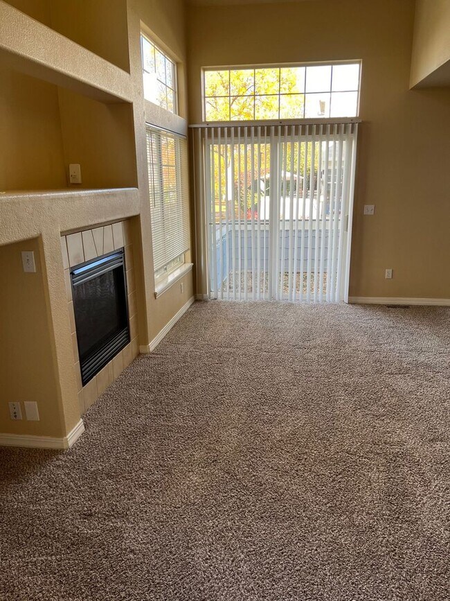 Foto del edificio - COZY 2 BED/1.5 BATH LONGMONT TOWNHOME - AV...