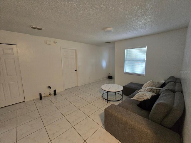 Building Photo - 773 E Birchwood Cir