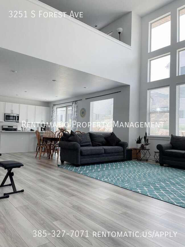 Foto del edificio - 3251 S Forest Ave