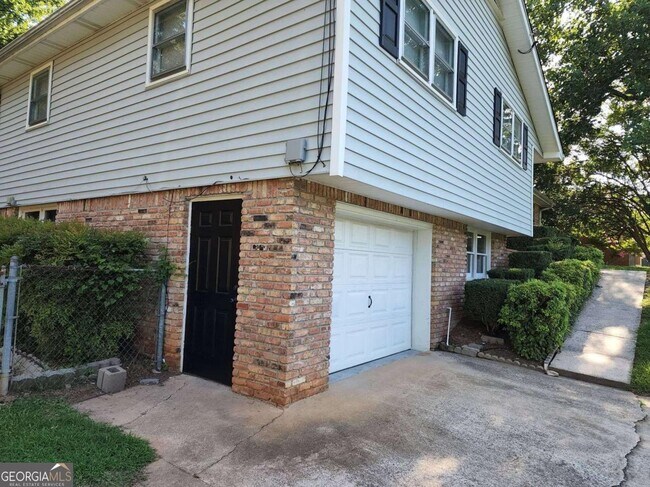 Building Photo - 1476 Dupree Rd