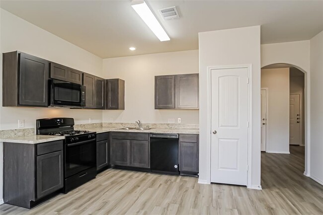 Building Photo - 4915 Sweet Chestnut Ln