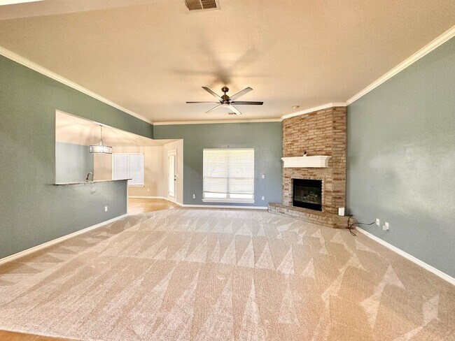 Foto del edificio - Spacious 3-Bedroom Home in Yukon! - Move in Deposit-Free! (If Qualified)