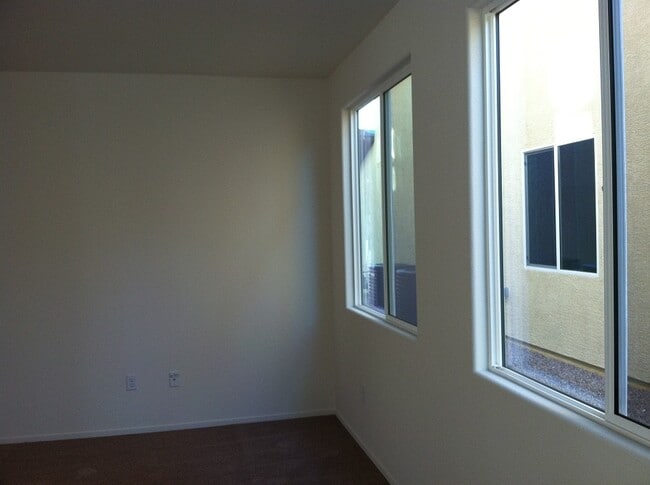 Foto del edificio - 2741 Sunrise Bluff Dr