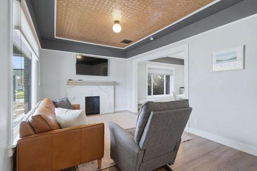 Foto del edificio - Beautiful 3 Bedroom Craftsman Bungalow Furnished or Unfurnished Available NOW!