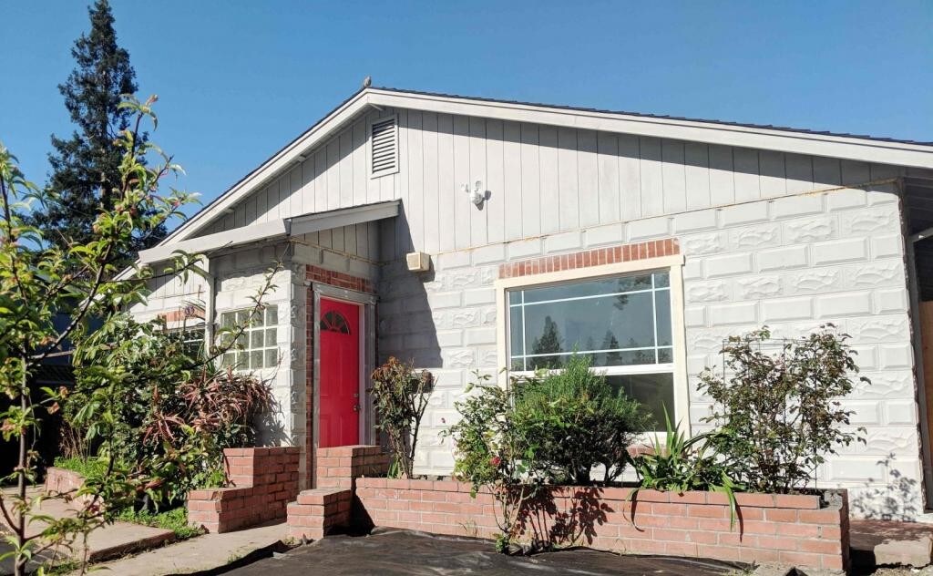 Primary Photo - 921 Wainwright Dr
