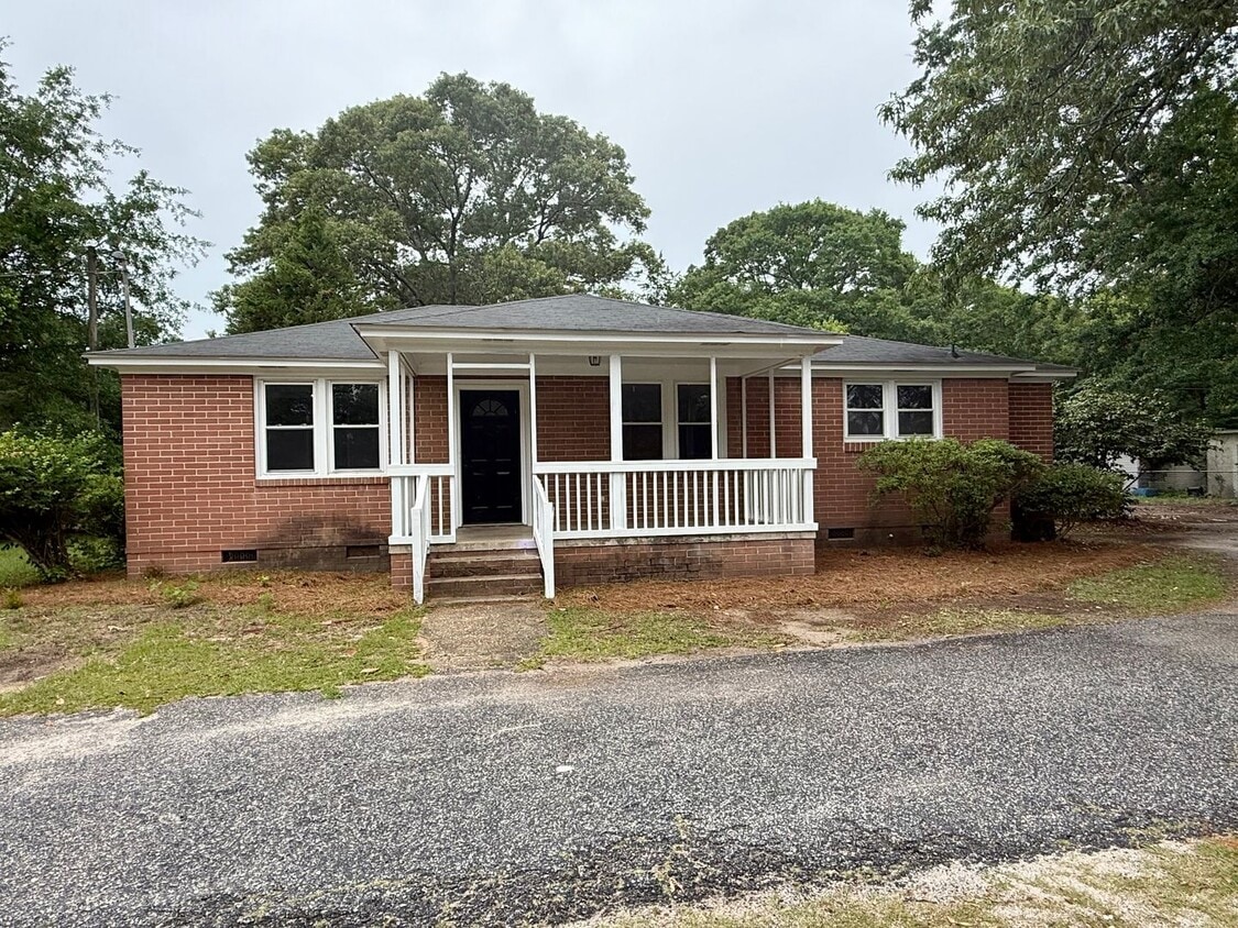 Primary Photo - Brick Home with Fenced Yard!