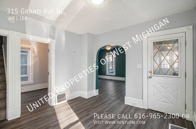 Building Photo - Available Now | 3 Bedroom 1 Bathroom Singl...