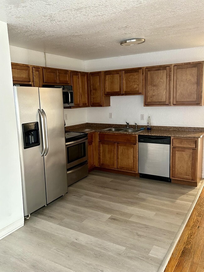 Building Photo - 402 Sylvan Terrace