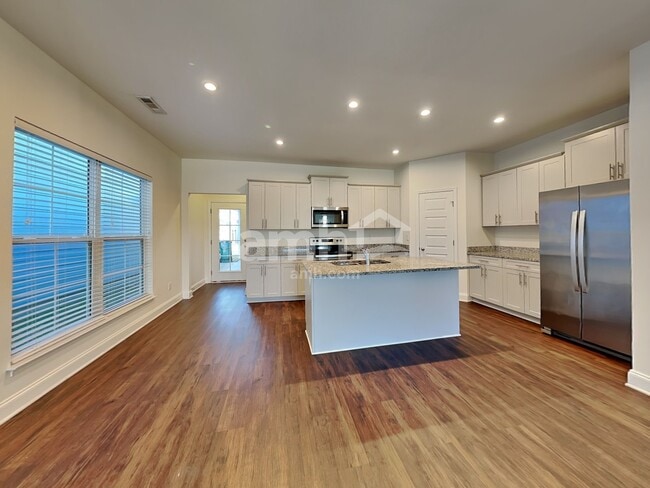 Building Photo - 5500 Central Grove Sq