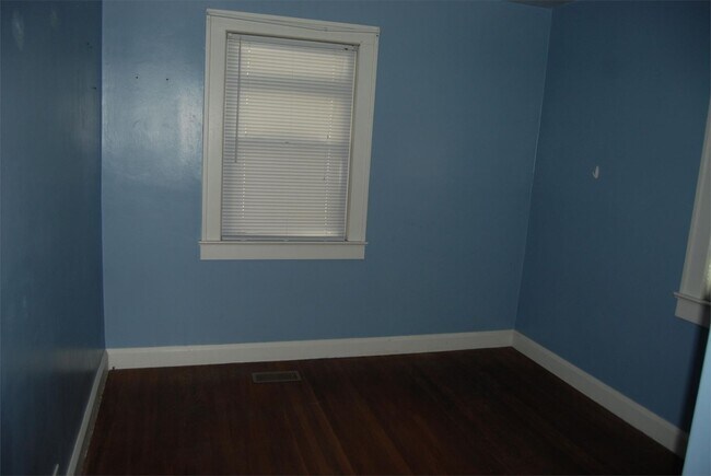 Building Photo - 3 Bed/2 Bath Available August 2024/2025