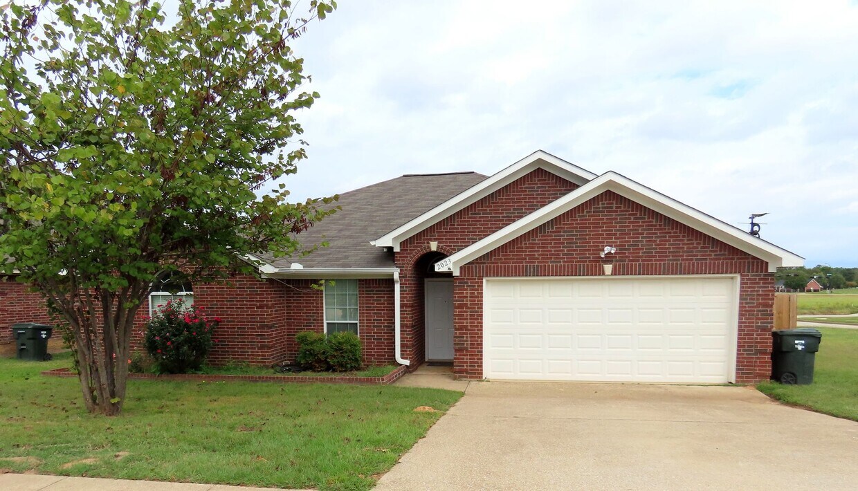 Primary Photo - South Tyler - Beautiful 3 Bedroom, 2 Bath ...