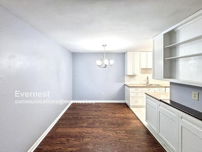 Foto del edificio - 900 Mountain Creek Rd