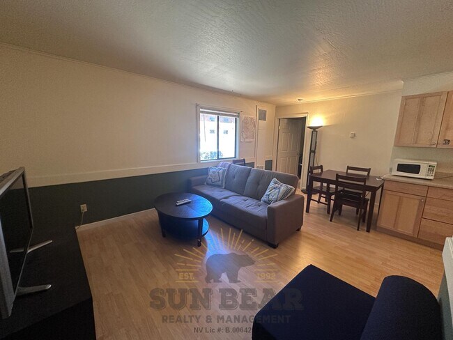 Foto del edificio - 1 Bedroom in the Pinebrok Complex - Centra...
