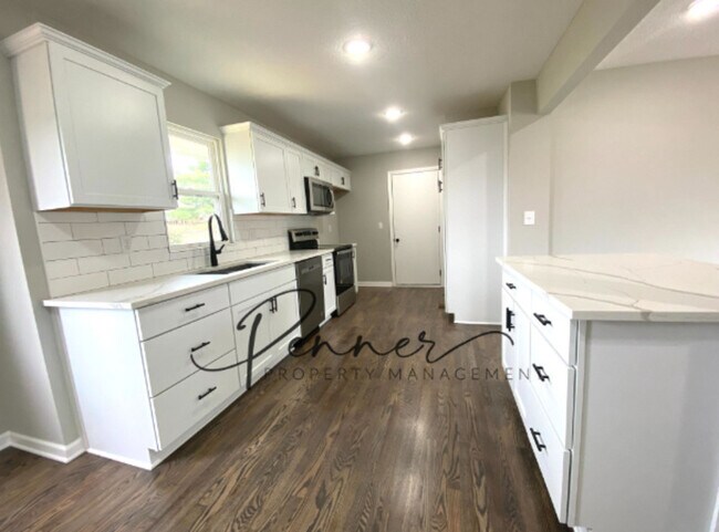Building Photo - 6718 N Bales Ave