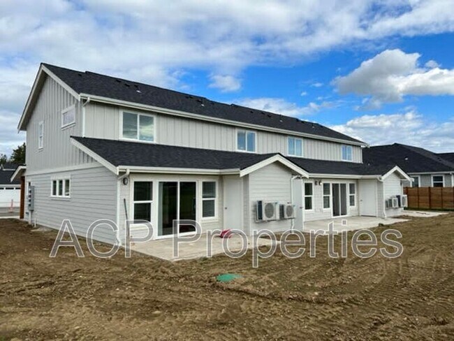 Building Photo - 2249 Currant St