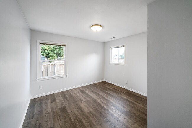 Building Photo - 2853 Florida St