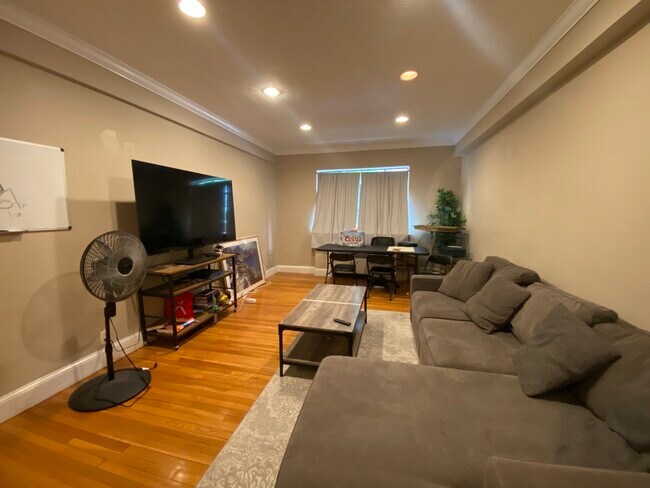 Foto del edificio - 93 Strathmore Rd