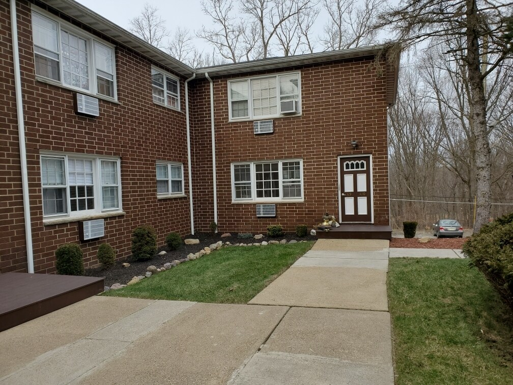 Foto principal - 320 E Main St