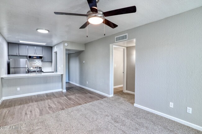 Foto del edificio - 5225 E Thomas Rd