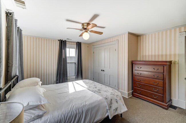 Foto del edificio - 829 Campbell Ave