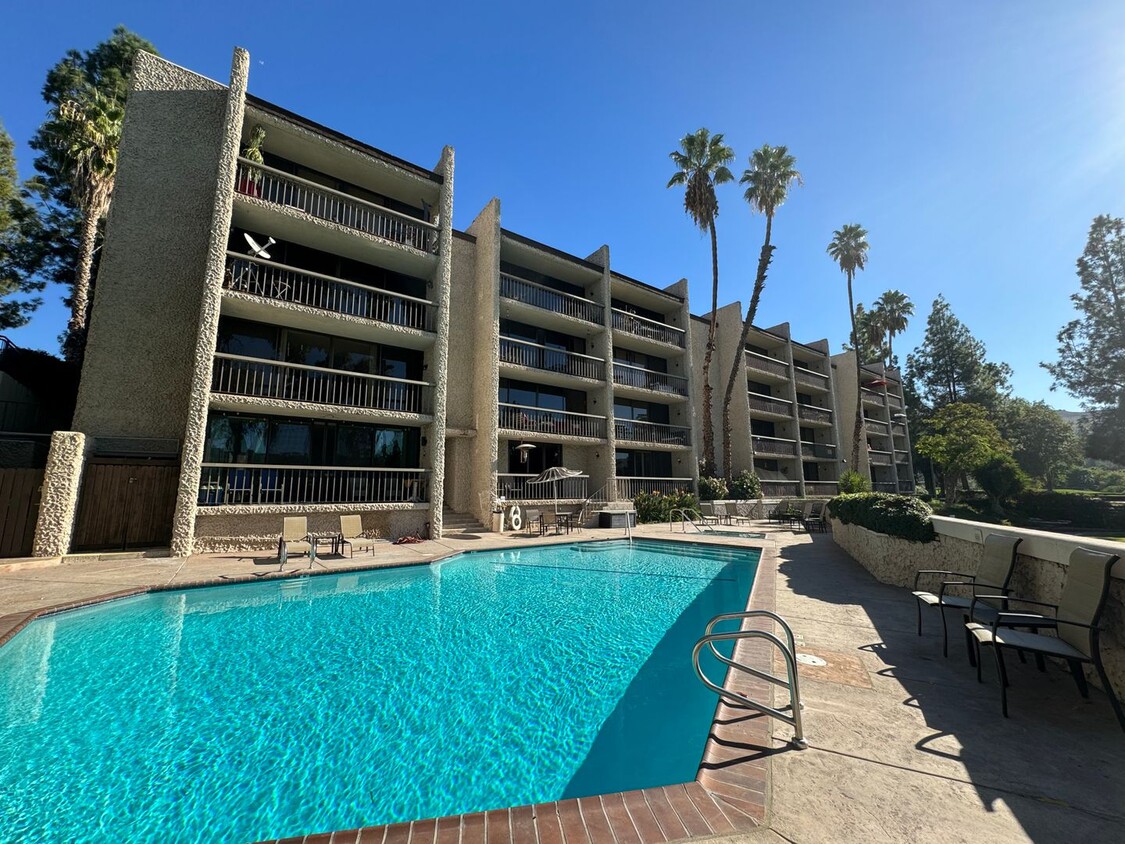 5555 Canyon Crest Dr, Unit 2A - Condos in Riverside, CA | Westside Rentals