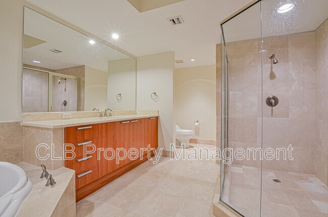 Foto del edificio - 241 Riverside Dr