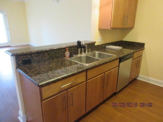 Foto del edificio - Upgraded End-Unit Townhome Minutes From Eglin AFB