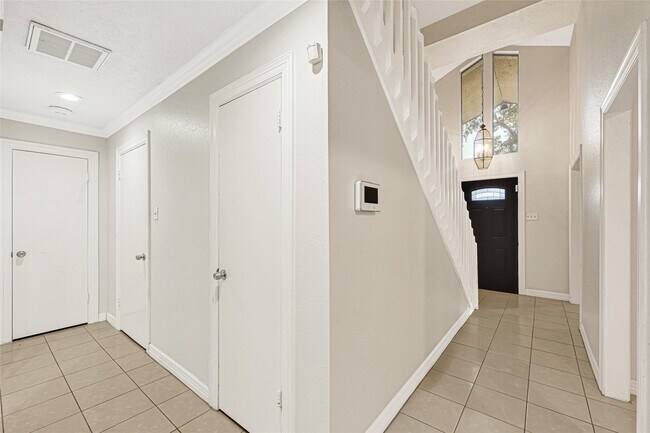 Foto del edificio - 5538 Fairview Forest Dr