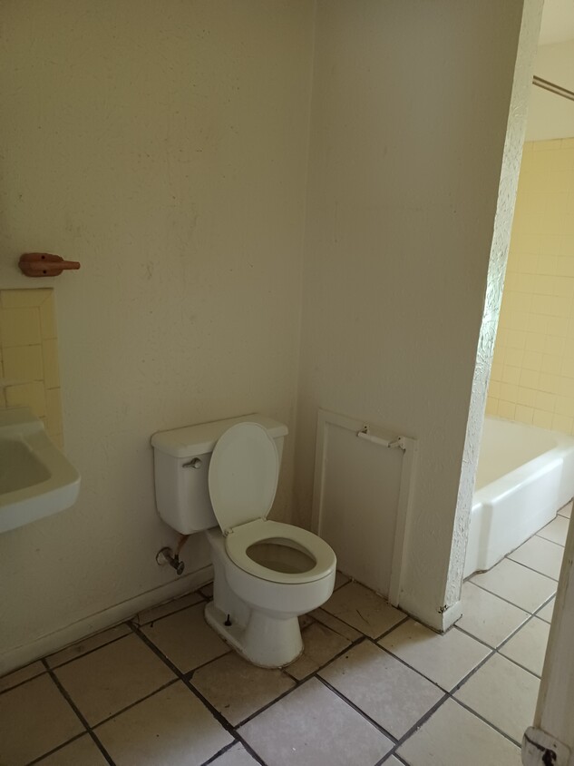 bathroom - 1410 NW Taylor Ave