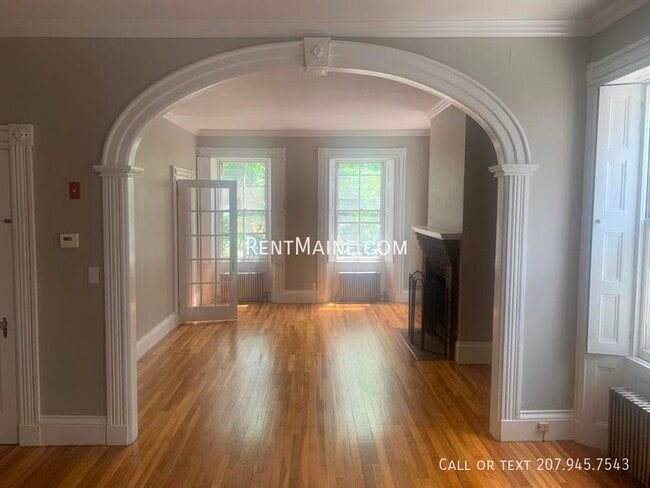 Building Photo - 13 Hudson St