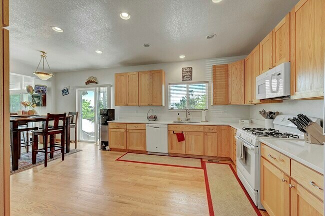 Building Photo - 20758 E Maplewood Ln